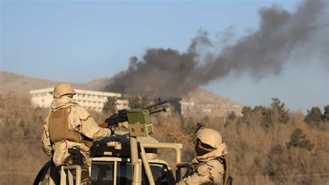 Un attentatore suicida si fa esplodere davanti al cancello dell'ambasciata irachena di kabul, favorendo l. Kabul: attentato all'Hotel Intercontinental, morte 43 persone