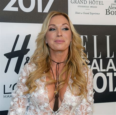 Linda lindorff (born 1972), swedish television presenter. Därför visas inte efternamnen i Bonde söker fru