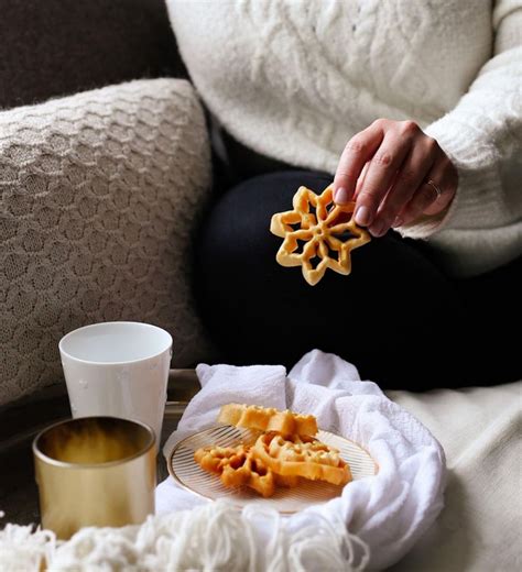 Nah, jika sebagian dari anda belum tahu bagaimana cara membuat kembang goyang, sekarang saya akan menjelaskan resep cara membuat. Resep Kembang Goyang Renyah Tahan Lama, Manis dan Gurihnya ...