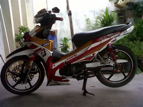 #decal #stiker #striping motor honda revo absolute tribal marco simonceli s/a/b design bisa di aplikasikan ke semua jenis motor. Foto Modifikasi Motor Revo Fit Injeksi Terkeren Dan ...
