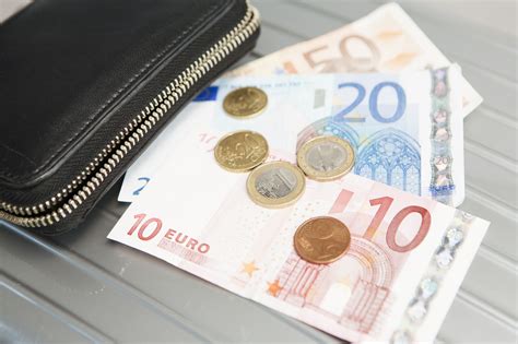 Definição de notas de euro - Economia e Negocios