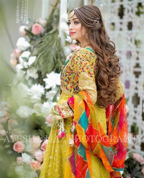 Nawal Saeed Exudes Elegance In Her Latest Fashion Shoot Reviewitpk
