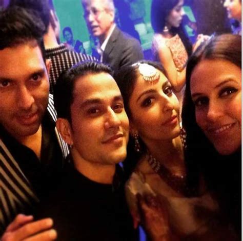 photos candid pics from soha ali khan kunal khemu s reception kareena bonds with saif s son