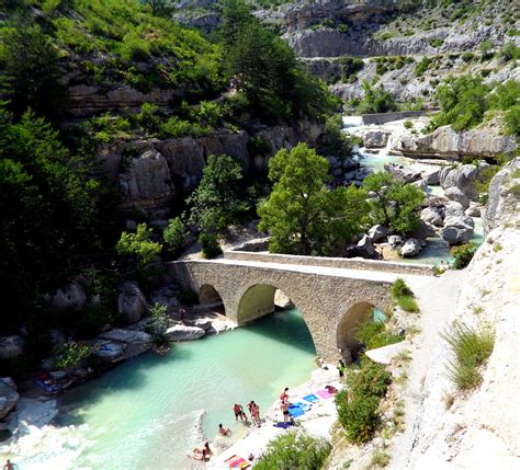 Se Rafraichir Dans Les Gorges De La Méouge En Provence Photo