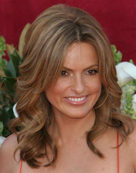 Mariska Hargitay Wearing Her Hair Long And Trendy With Foiling