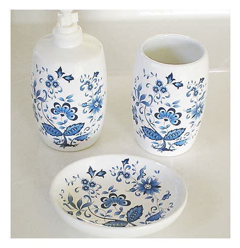 1000 x 874 jpeg 115 кб. Blue Oriental Floral soap dispenser and soap dish