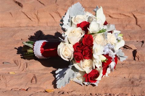 Creative Bridal Bouquet Wraps Southernn Utah Wedding