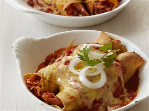 Enchiladas Suizas Creamy Enchiladas With Chicken Tomatoes And Green