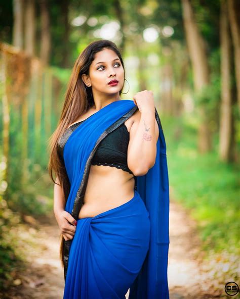 Extremely Beautiful Bengali Model Pihu In Saree