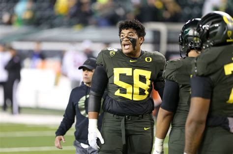 Penei sewell is on facebook. Penei Sewell Officially Declares For 2021 NFL Draft | NFL ...