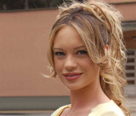 Anna Falchi confessione choc: "Sono stata picchiata da un uomo"