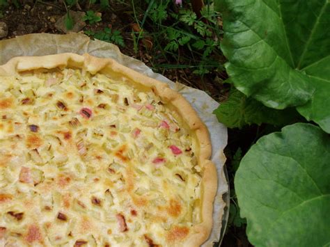 Il s'agit d'une recette traditionnelle de tarte aux cerises alsacienne. Tarte à la rhubarbe à l'alsacienne