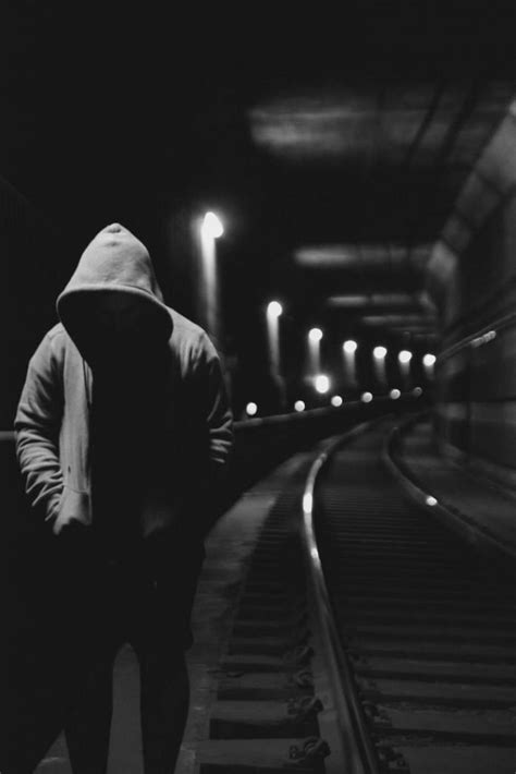 يمكن استخدام adobe photoshop إما لتحسين الصور العادية، أو لإبداع صورة من الصفر ليست لها مثيل. صور حزينه جدا بدون كتابه او كلام للشباب | مربع
