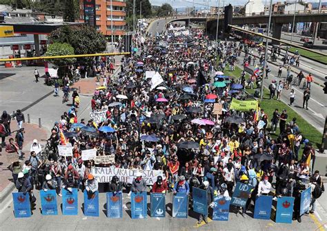 Valle envían a la cárcel a 7 implicados en ataque a estación de policía durante protesta en cali los procesaron por los delitos de terrorismo, hurto y daño en bienes del estado. Paro nacional en Colombia transcurre en calma - El Heraldo ...