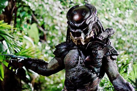 Predators is a 2010 american science fiction action film directed by nimród antal and starring adrien brody, topher grace, alice braga, walton goggins, and laurence fishburne. Predators Photos : Actu Film