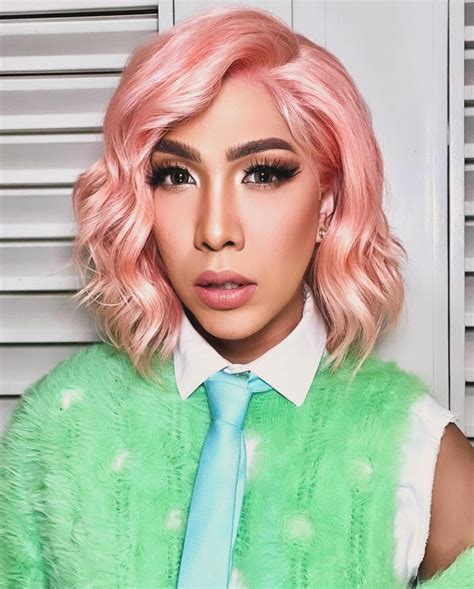 Vice Ganda Apologizes To Anne Curtis Smith After Viral Joke About Their