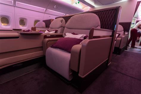 Zusätzlich zu dem regulären aufgegebenen freigepäck dürfen sie auch handgepäck während des qatar airways fluges an bord der kabine mit sich führen: Review - Qatar Airways A380 First Class, Sydney To Doha ...