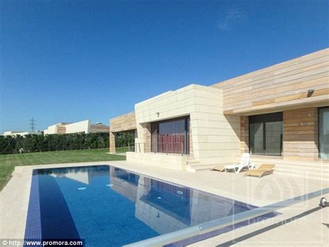 Cristiano ronaldo house house design minimalist house. Cristiano Ronaldo's House In Madrid | Famous Celebrity Homes