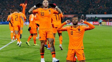 Het nederlands voetbalelftal is een team van mannelijke voetballers dat nederland vertegenwoordigt in internationale wedstrijden. Nederlands Elftal / Quiz Weet Jij Met Welke Namen Het ...