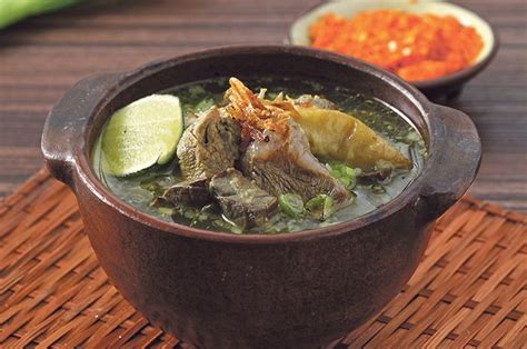 Cara membuat soto betawi yang asli menggunakan santan yang encer, namun bisa soto betawi memiliki kuah yang kental dengan cita rasa yang gurih dan sedap yang berasal dari santan. Resep Soto Babat Santan Sajian Sedap / 4 Koleksi Resep ...