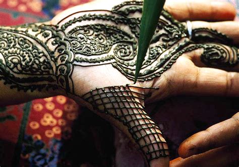 Henna And Temporary Tattoos Can Cause An Allergic Reaction Time
