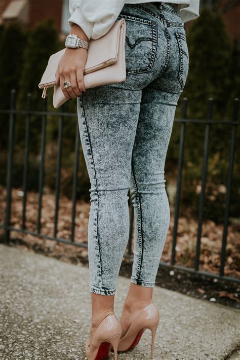 The holes were covered with bows or other colored material. Acid Wash Jeans | A Southern Drawl