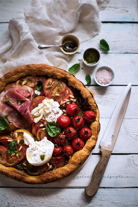 It can be served as a main dish or side dish, and you can enjoy it warm or cold! Finta pizza con pesto, pomodori, burrata e prosciutto ...