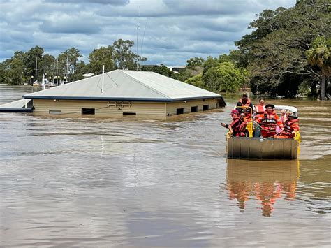 Rain Bomb Strikes Eastern Australia 9 Dead Thousands Evacuated