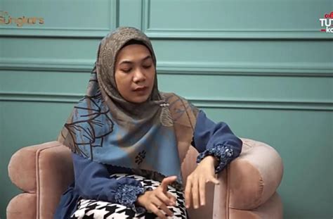 Tak Takut Dikulik Kehidupannya Mommy Asf Penulis Layangan Putus Kagumi Sosok Feni Rose Malay