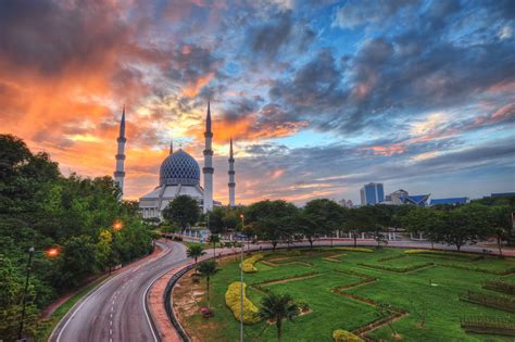 Maybe you would like to learn more about one of these? Shah Alam State Mosque with Sunrise | Bangun pagi-pagi ...
