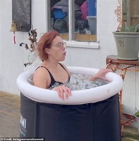 Sarah Cawood Braves The Cold As She Plunges Into An Ice Bath In A Black Swimsuit Trends Now
