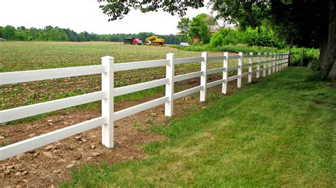 Vinyl fence color offers dramatic benefits as compared to other materials. 3 Rail Vinyl Horse Fence - Horse Choices
