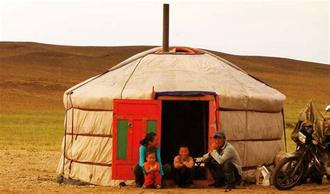 Yurta La Típica Casa De Los Nómadas Mongoles Mongolia Camping