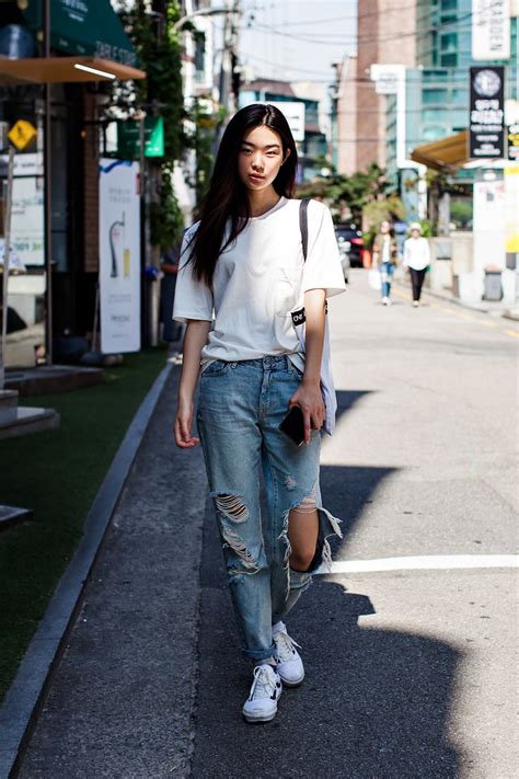 tshirt uniqlo pants forever21 shoes vans street style kim seunghee seoul korean fashion