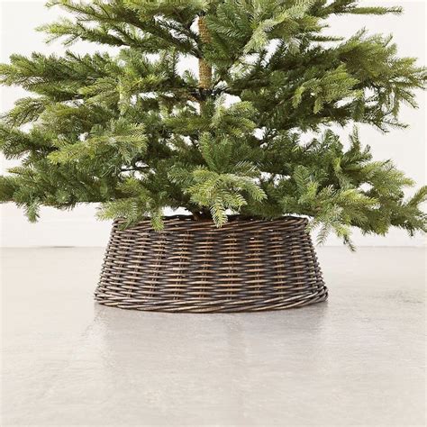 Check spelling or type a new query. Wicker Basket Tree Skirt | Holiday tree skirts, Wicker ...