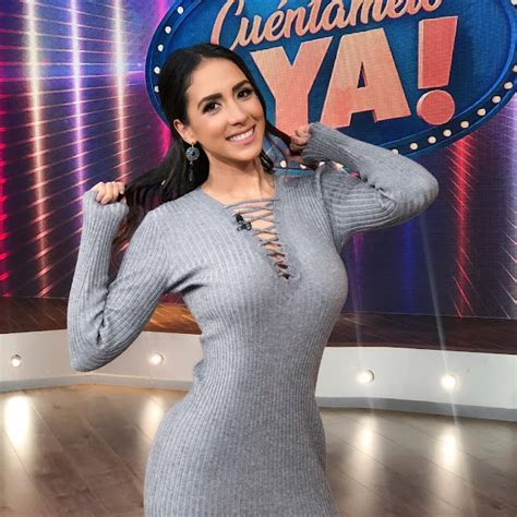 Bcn Cynthia Urias Sexy Descuido Cuentamelo Ya Al Fin Televisa Condcutora