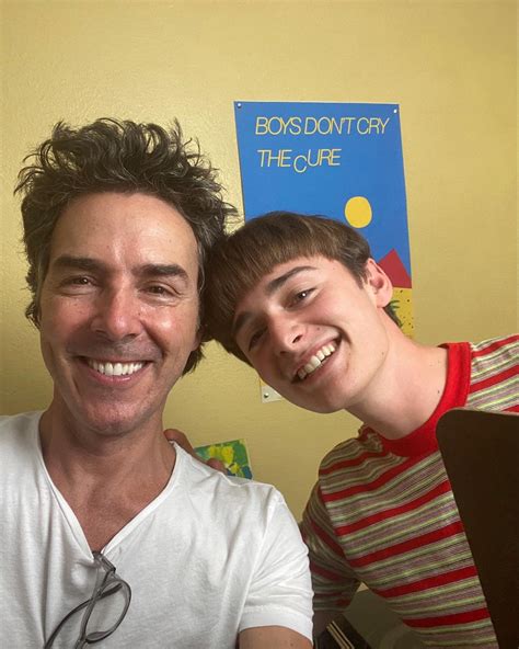 stranger things 4 behind the scenes shawn levy and noah schnapp stranger things photo
