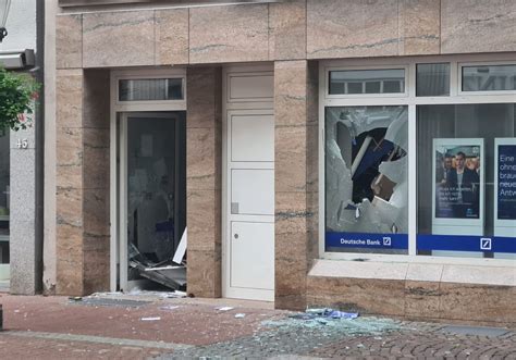 Bitte wählen sie eine filiale, um sämtlichen dazugehörigen informationen zu erhalten, wie. Explosion in Peine: Täter weiter auf der Flucht ...