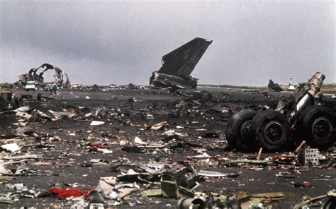 Aftermath Of The Airplane Crash At Tenerife Airport 1977 Rdragonutopia