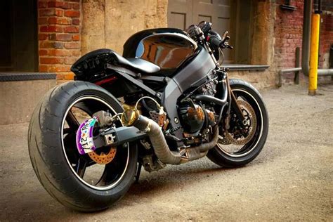 95.4 kw {130 ps} / 13,500 rpm maximum power. Kawasaki ZX6R Hellcat | Street fighter motorcycle ...
