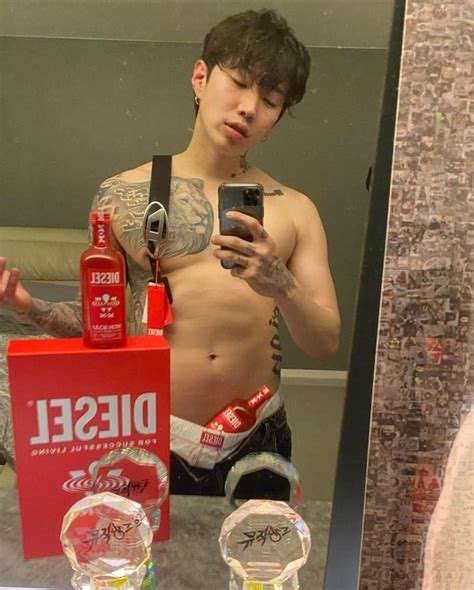 Netizens Express Mixed Emotions To Jay Parks Rather Bold Selfie In Celebration Of His Soju