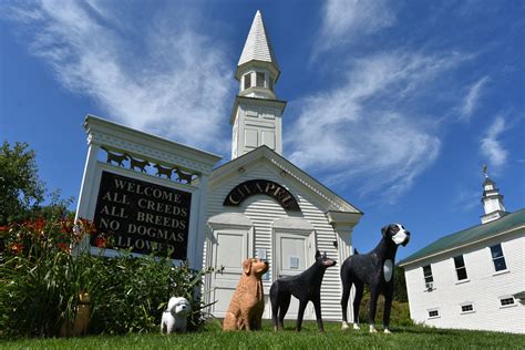 Finding Love And Grief At Stephen Hunecks Dog Chapel Wonderland