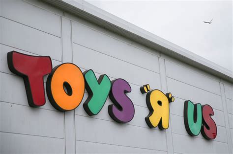 Is an american toy retailer headquartered in new jersey, usa. Toys \"R\" Us Canada reste ouvert malgré les fermetures de ...