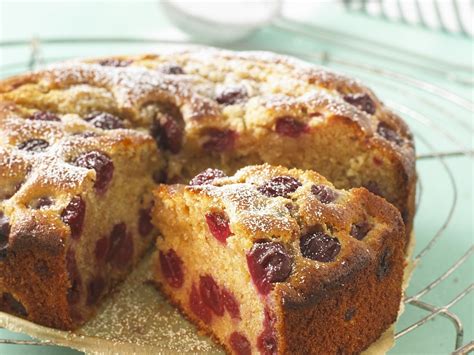 Einfache kirschkuchen, mit streuseln, schmand oder pudding, vom blech oder aus der springform. Kirschkuchen | Rezept | Kirschkuchen, Kuchen und torten ...