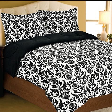 Mysterious, dark and dramatic are three new attributes that closely tie to black. Damask Bedding in Black And White. | Sweet Dreamzzz ...
