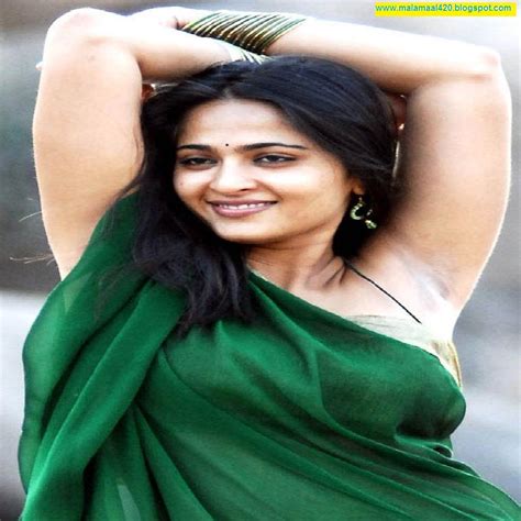 Sexy Bollywoods Actress And Mallus Anushka Shetty In Green Saree No