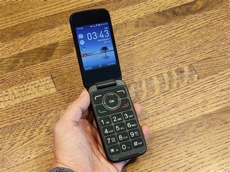 The 7 Best Tracfone Flip Phones For Seniors Flip Phones Phone Design