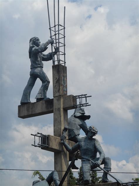 Esculturas De Colombia Los Obreros Justo Arosemena