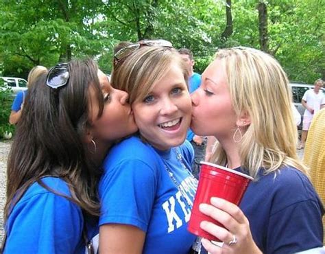 Ukkentucky Girls Kissing Streamhub Forum Flickr