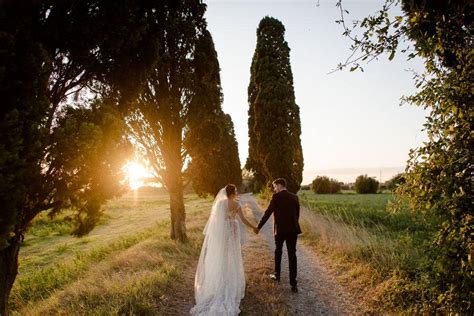 Typically, however, you can expect a rate between $200 and $500 an hour. How Much Does A Wedding Photographer in Italy Cost | Qualcosa di Blu